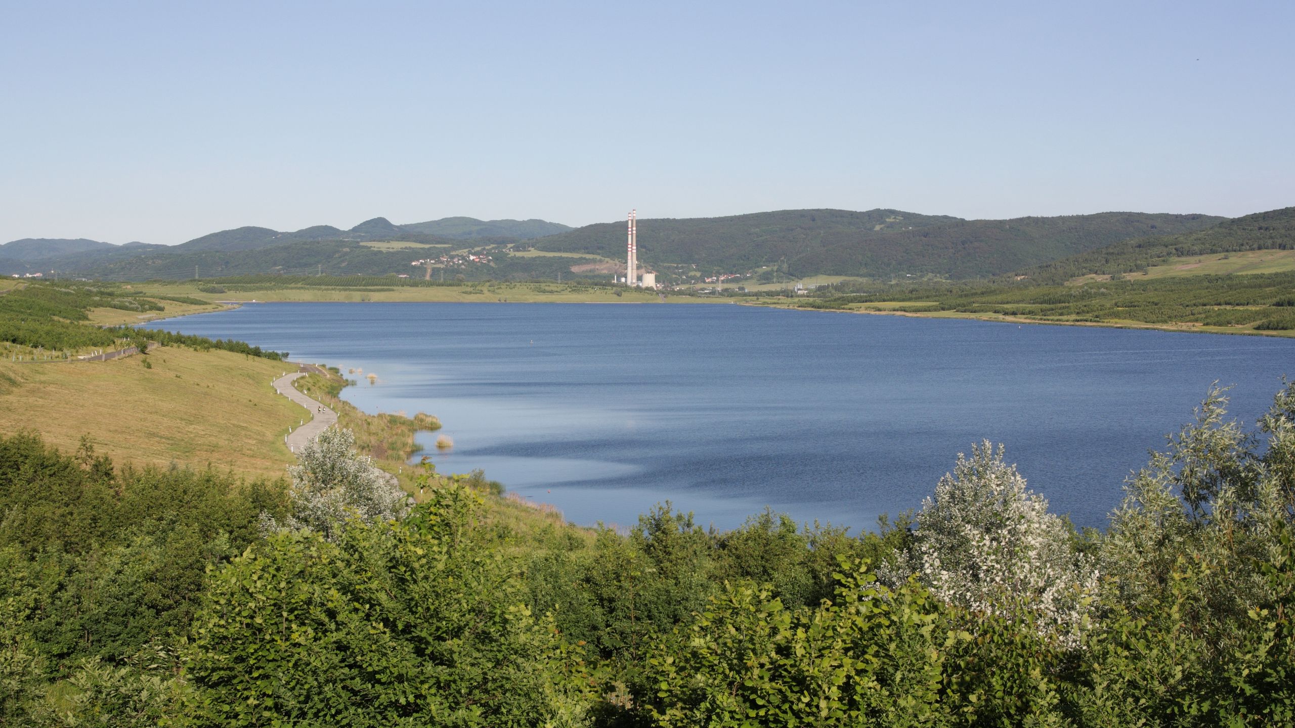 Jezero Milada – tyrkysové „Ústecké moře“ nedaleko Ústí nad Labem